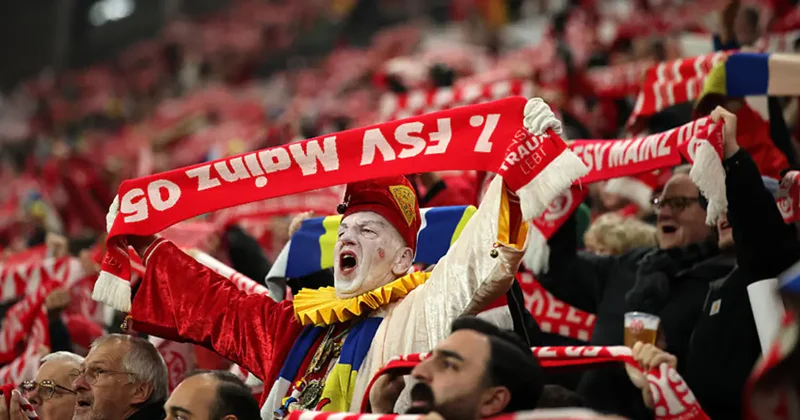 Bundesliqa klubunun azarkeşləri polis zabitini yaraladılar Bəyanat