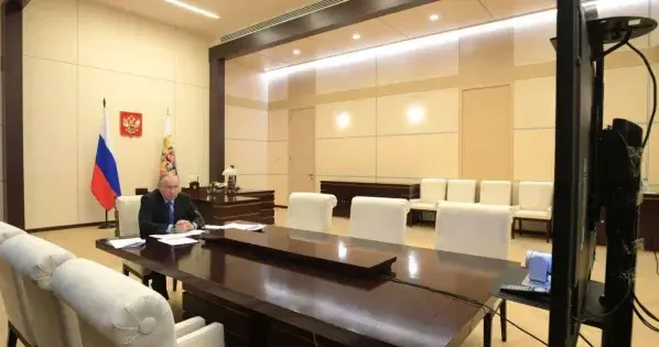 Putin və onun “kabinet dubları” Kreml rəhbəri Soçidə ikən Moskvada necə görünür? (FOTOLAR)