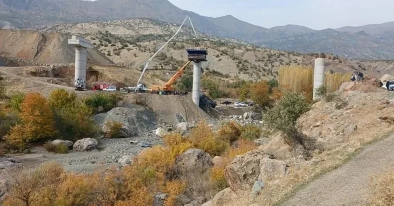 Обрушение моста в Турции унесло жизни трех рабочих