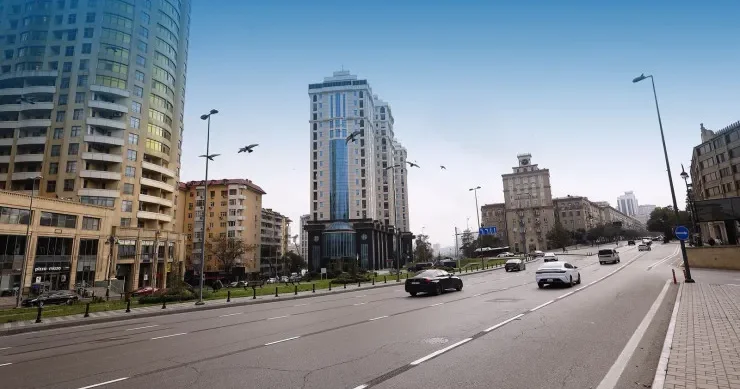 Daha bir əsas yolda velosiped zolağı təşkil olundu