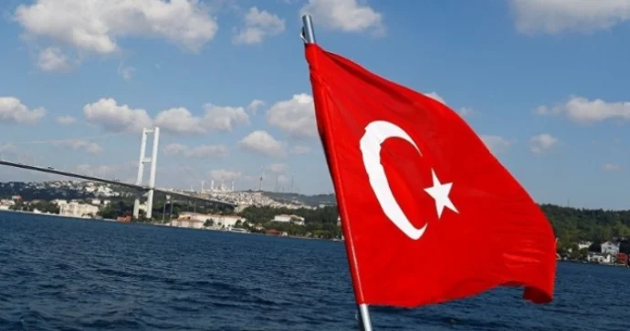 Türkiyədə körpü çöküb, ölənlər var