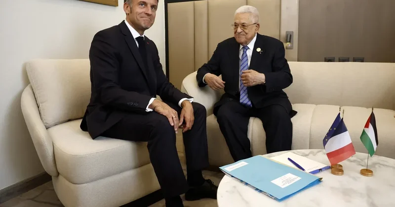 Макрон встретится в Париже с Махмудом Аббасом