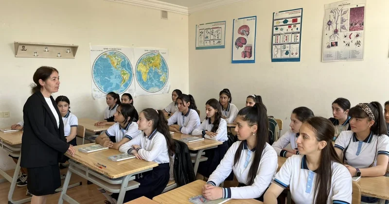 “Qızların 9 cu sinifdən çıxarılması erkən nikah riskini artırır” İcbari təhsil 11 illiklə ƏVƏZLƏNİR?