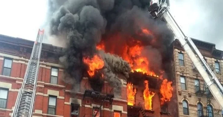 Bakıda yaşayış binasında yanğın olub, ölən var