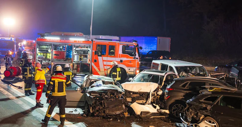 Almaniyanın Hessen əyalətində zəncirvari qəza nəticəsində 13 nəfər xəsarət alıb