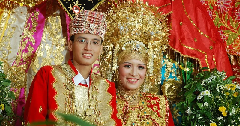 Bu ölkədə qız evi elçiliyə gedir, miras anadan qıza ötürülür, oğlan arvadının soyadını alır FOTO