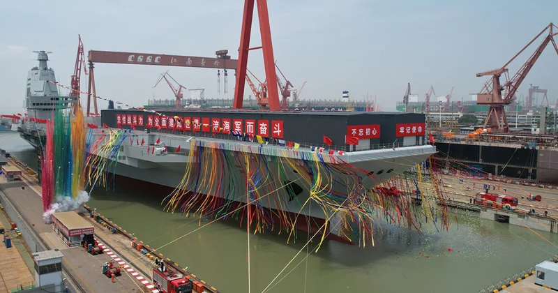 Китай создаст атомный авианосец с рельсотроном и лазерами