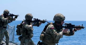 Britaniya dəniz piyadaları Baltik dənizində təlim keçirlər...