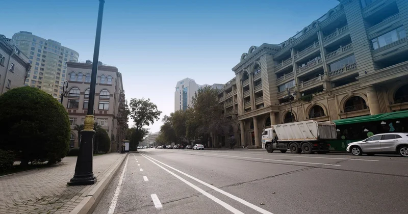 İnşaatçılar prospektində mikromobillik zolağı təşkil edilir