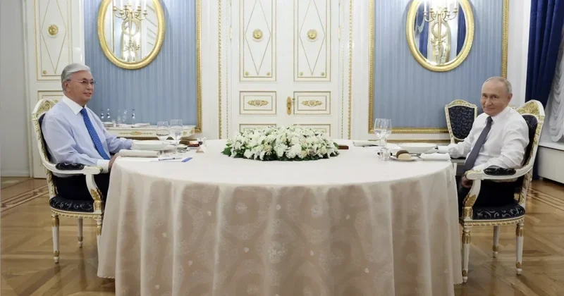 Путин и Токаев продолжили диалог на неформальном ужине