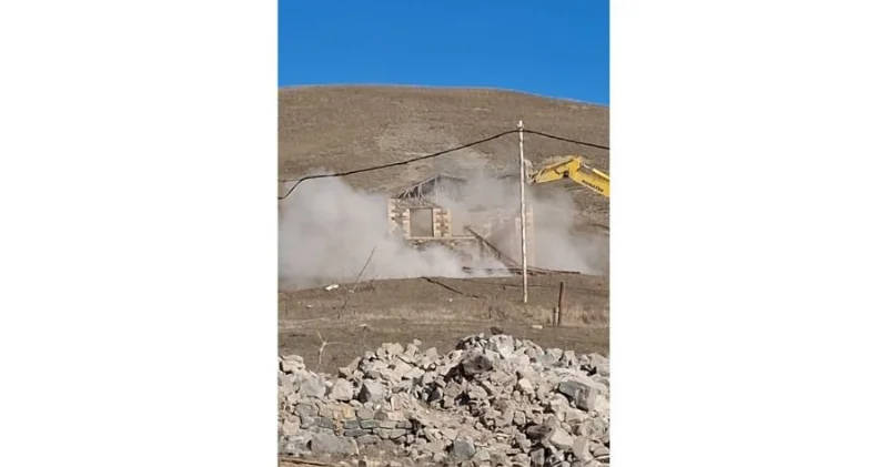 В поселке Горчу начались работы по сносу непригодных к эксплуатации зданий ФОТО