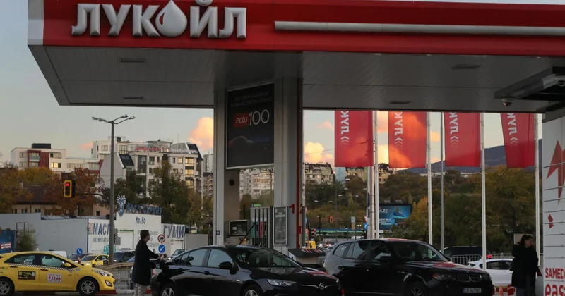Болгария на грани топливного кризиса Бензина осталось на месяц