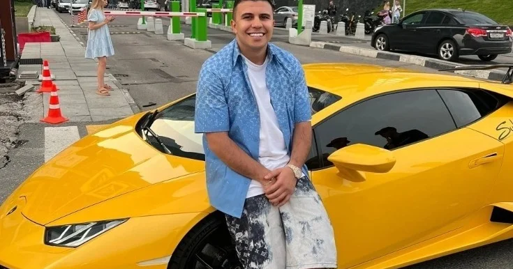 Azərbaycanlı blogerin Rusiyada hesabları donduruldu