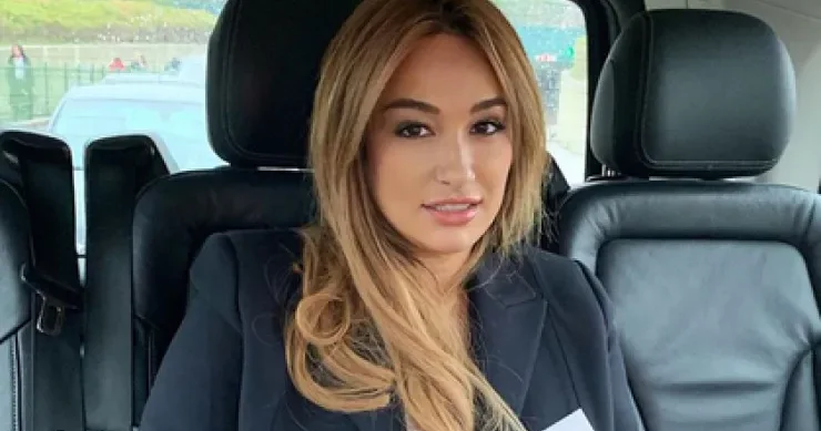 Azərbaycanlı biznes ledi milyarderin hədiyyələrini ona çatdırdı: yaxta, qızıllar...