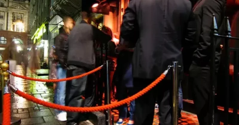 В Бишкеке официанту проломили голову: ФОТО