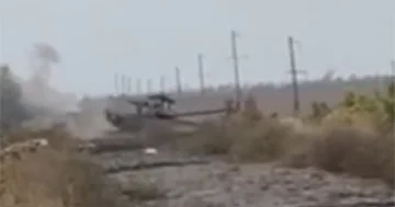 Rus əsgəri tankının minaya dəyməsini videoya çəkib...