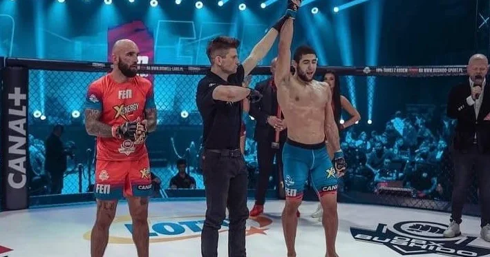 Азербайджанский боец Алискандер Алиев одержал досрочную победу на турнире FEN в Польше