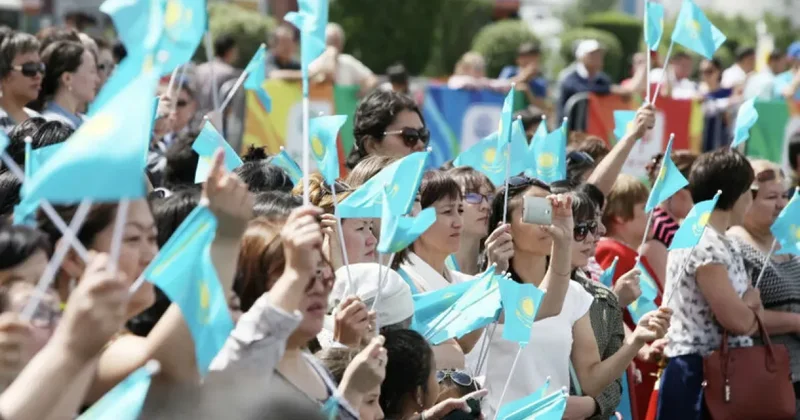 Казахстанцы уверены, что страна развивается в правильном направлении Данные опроса