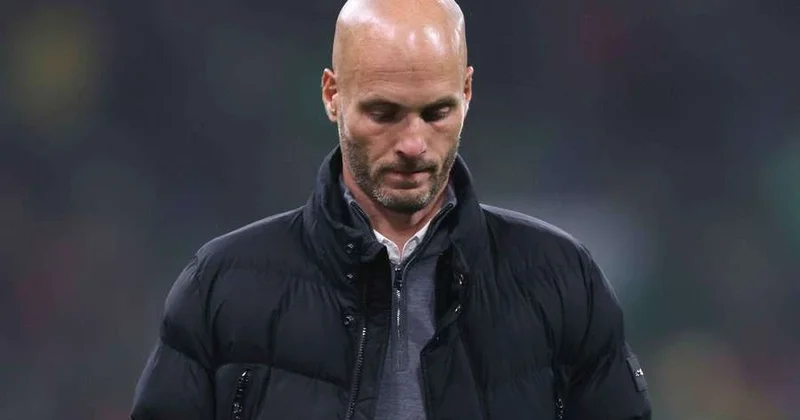 “Ayaks” Pol Simonislə danışıqlara başlayıb