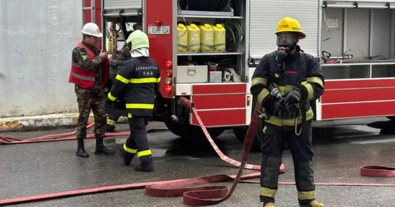 В Баку при пожаре в жилом доме погиб человек