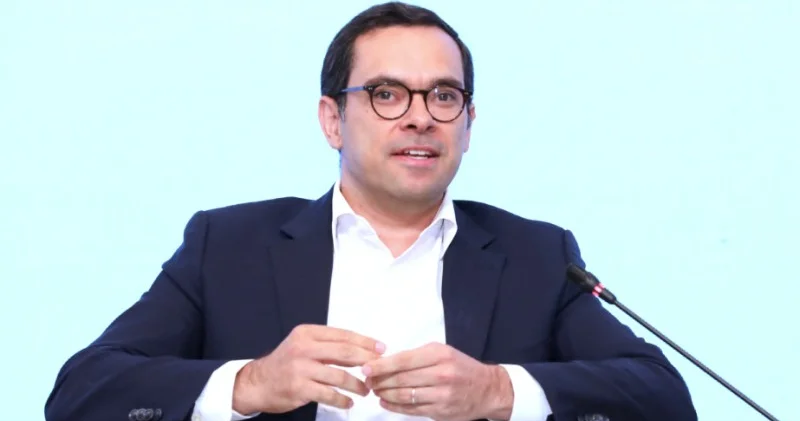 Biz Azərbaycanda həm də medianın inkişafını dəstəkləyirik Euronewsun direktoru