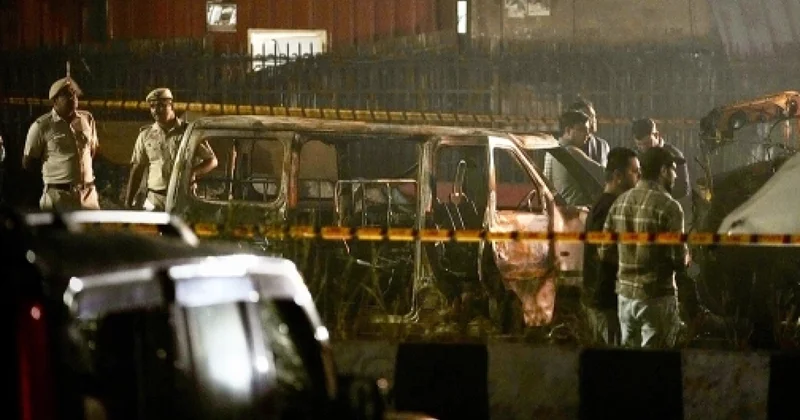 Автомобиль в Нью Дели взорвал террорист смертник