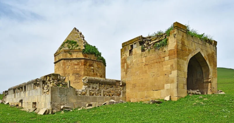 Qarabağda 749 dövlət qeydiyyatında olan abidə yerləşir RƏSMİ
