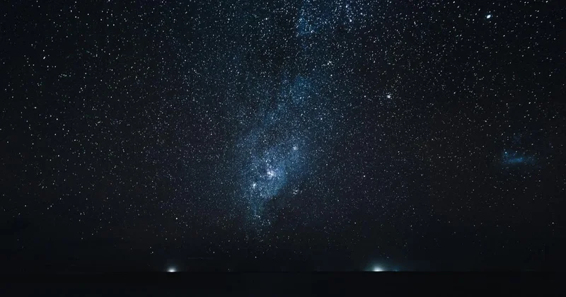 Учёные объяснили, почему небо на Земле голубое, а в космосе черное