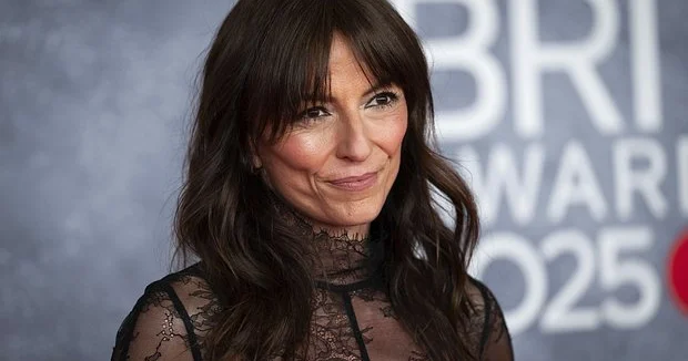 Məşhur teleaparıcı xərçəngi özünümüayinə ilə aşkar edib