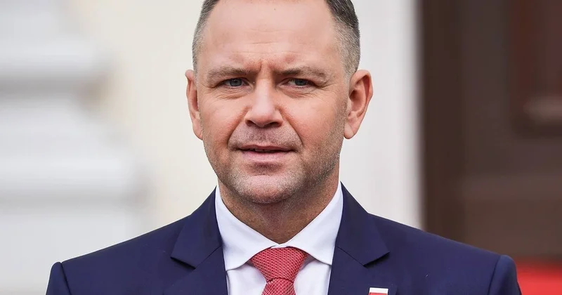 Polşa prezidenti onunla görüşmək istəməyən xüsusi xidmət orqanlarının rəhbərlərindən üzrxahlıq tələb edib