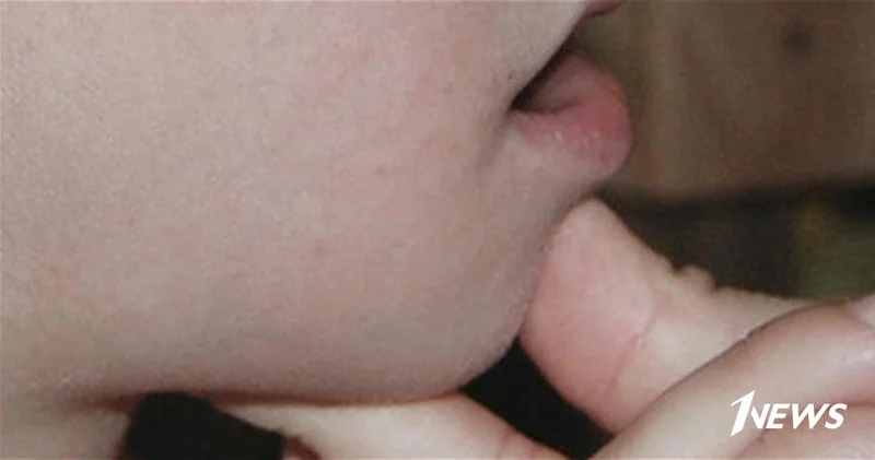 В Азербайджане предупреждают родителей об опасности обращения к народным целителям