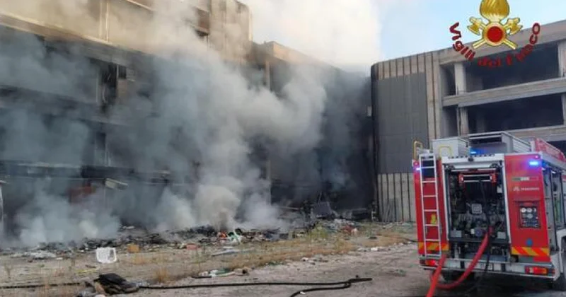 Romada tərk edilmiş binada güclü yanğın olub