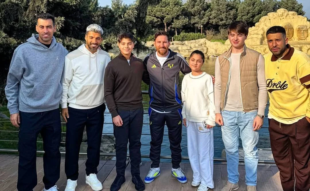 Prezidentin nəvələri Messi ilə bir arada FOTO