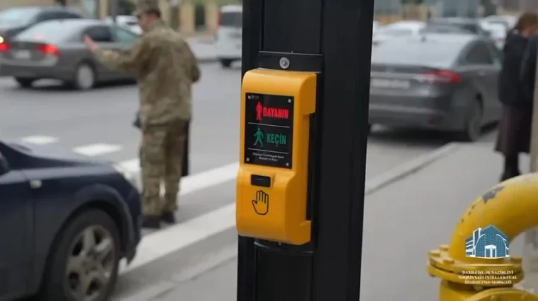 В районе станции метро 8 Ноября в Баку установлены новые пешеходные светофоры