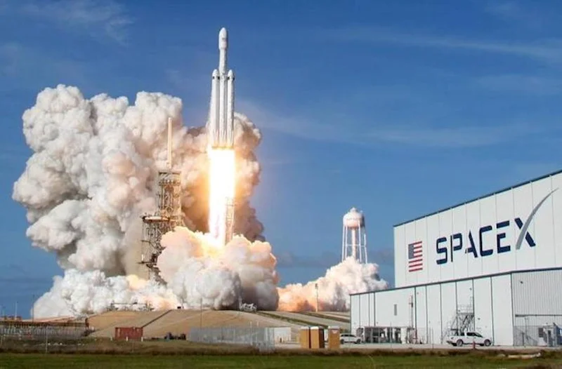 “SpaceX” dünyanın ən bahalı startapı oldu FT