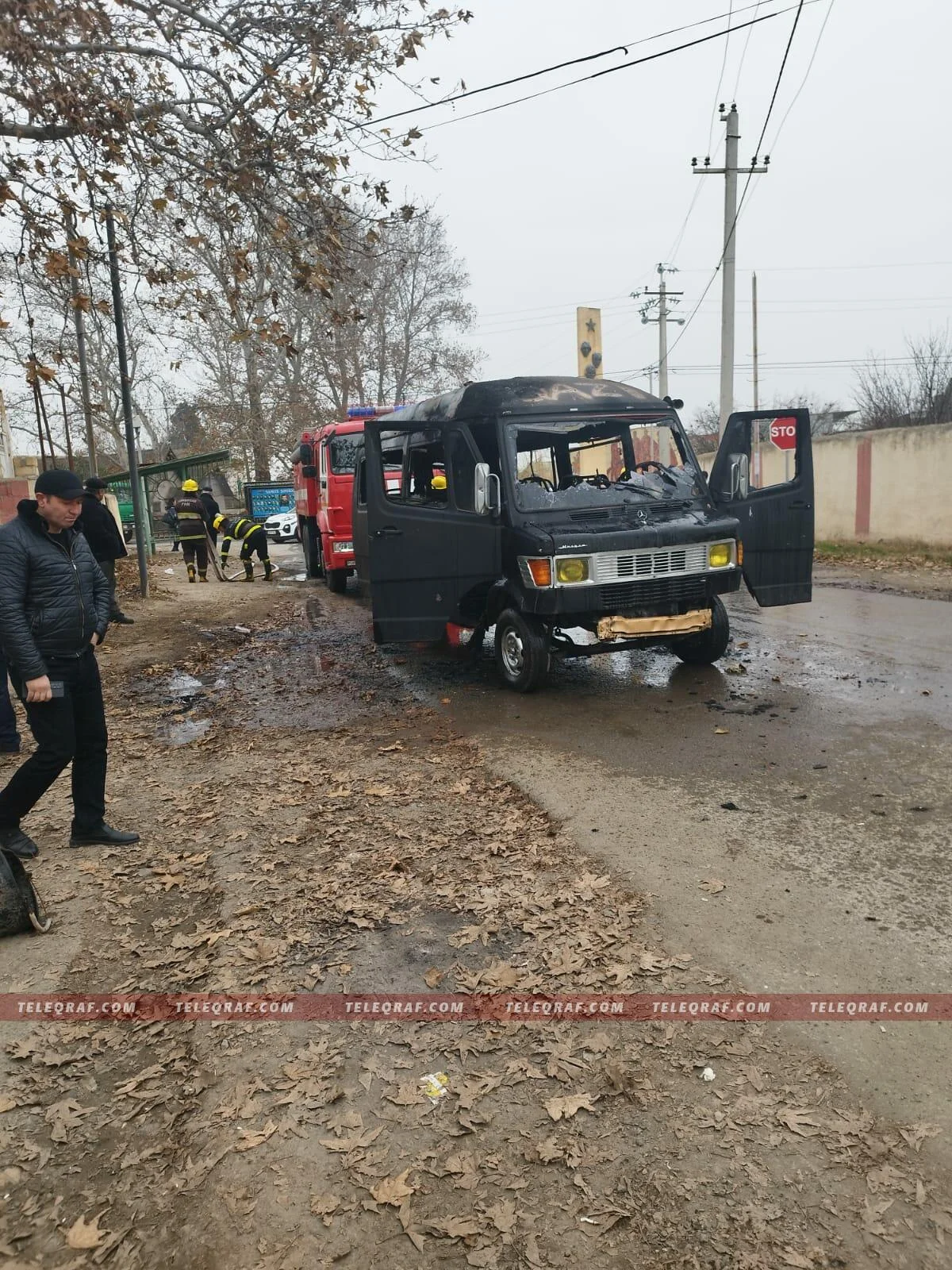 Azərbaycanda sürücü sərnişin avtobusunu yandırdı Video