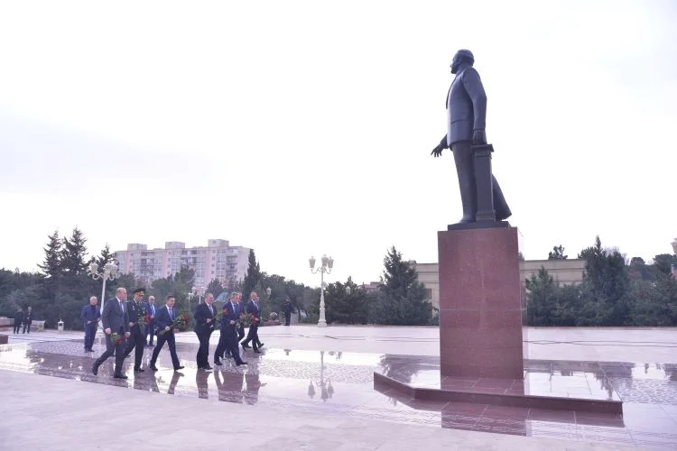 Qaradağda Heydər Əliyevlə bağlı dəyirmi masa keçirildi FOTOLAR