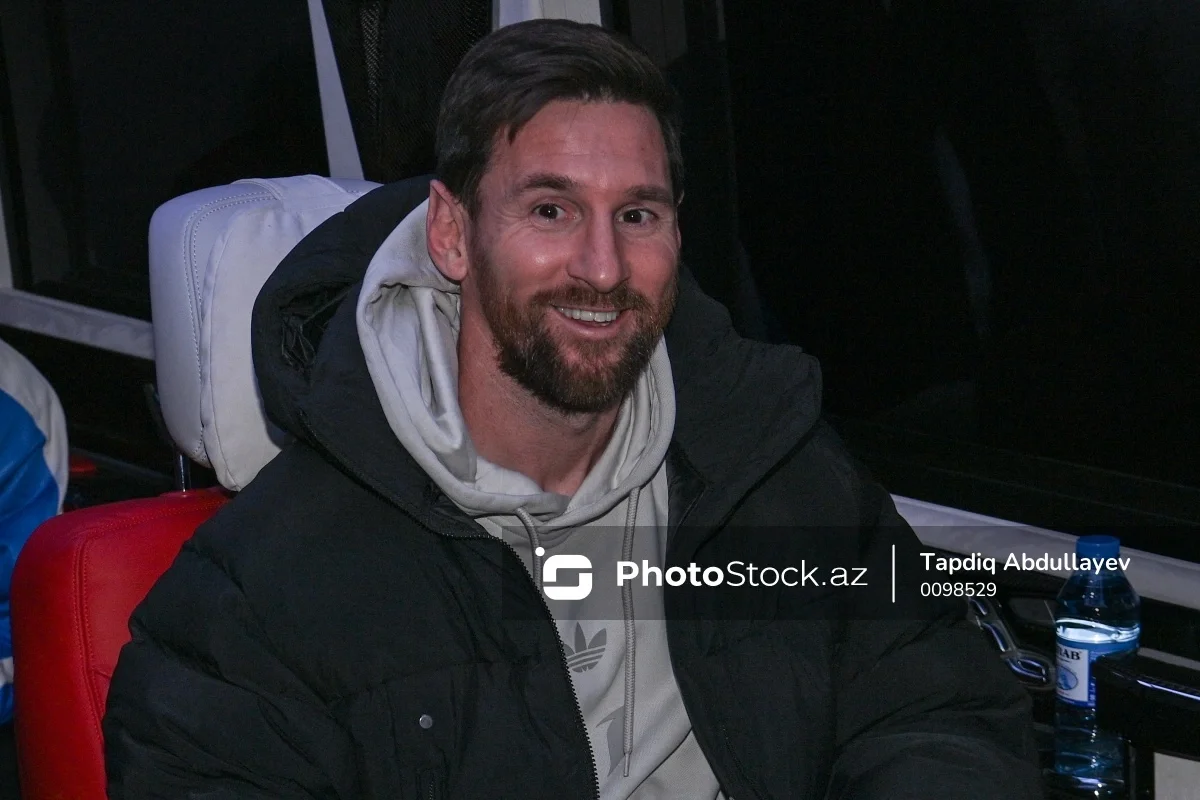 Əfsanəvi Lionel Messi və komanda yoldaşları Bakıda fanatları ilə!