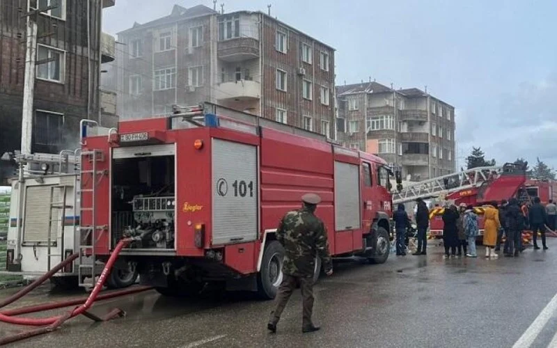 Bakıda yaşayış binasında yanğın 3 nəfər xilas edildi