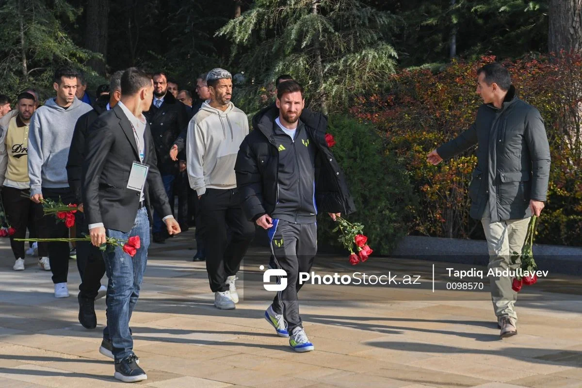 Lionel Messi Ulu Öndər Heydər Əliyevin məzarını ziyarət etdi FOTOLAR