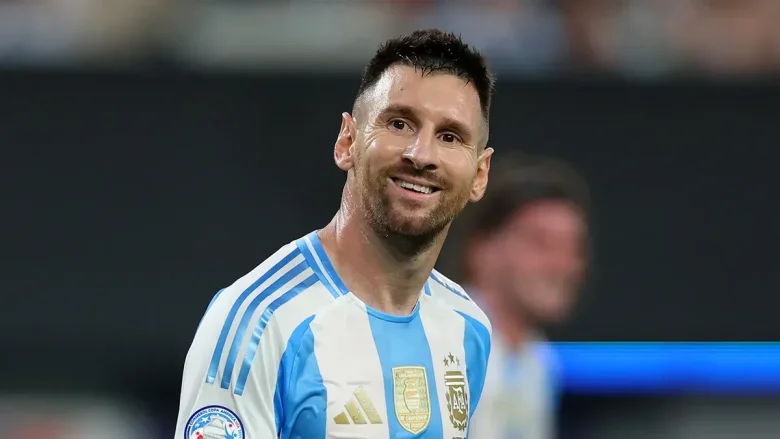 Lionel Messi komanda yoldaşları ilə Bakıya gəlib (Video)