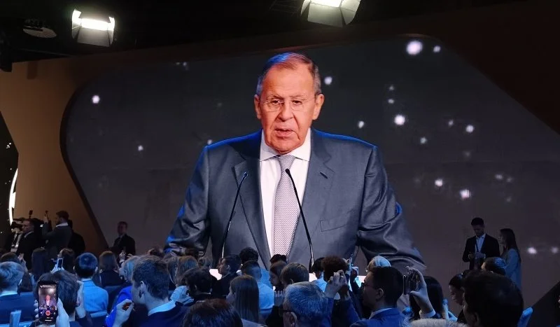 Lavrov: Zelenski nə içirsə, ona uyğun danışır