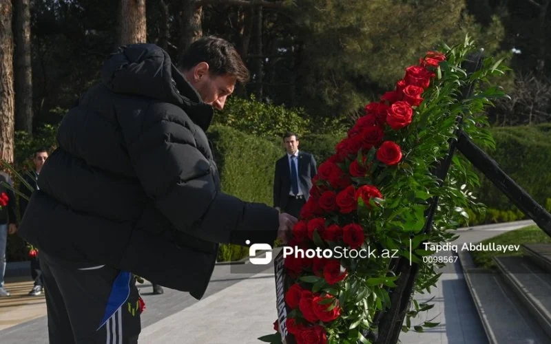 Lionel Messi Ulu Öndər Heydər Əliyevin məzarını ziyarət edib