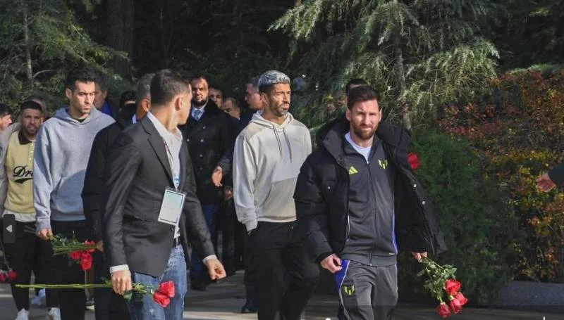 Lionel Messi və dostları Heydər Əliyevin xatirəsini anıblar FOTO