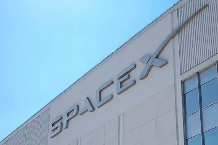 “SpaceX” dünyanın ən bahalı özəl startapı olub