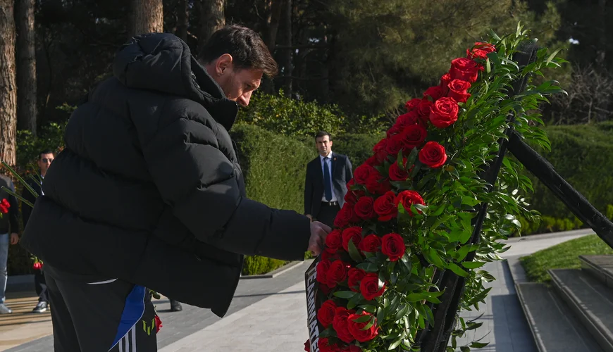 Messi Ulu Öndər Heydər Əliyevin məzarını ziyarət etdi