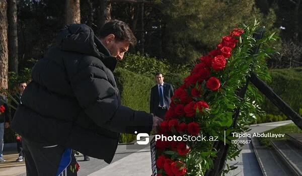 Messi Heydər Əliyevin məzarını ziyarət etdi Foto