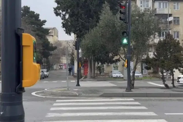 Bakıda bir sıra yollarda yeni piyada işıqforları quraşdırılıb