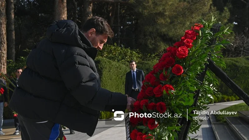 Lionel Messi Ulu Öndər Heydər Əliyevin məzarını ziyarət etdi (FOTO)