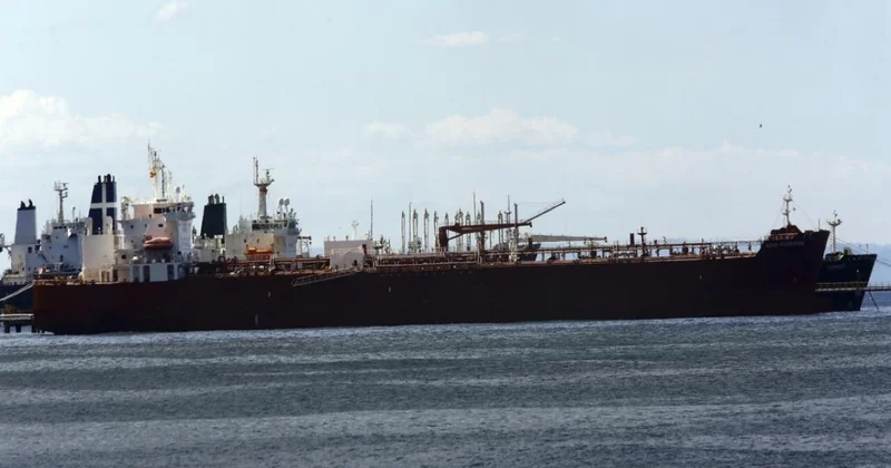 ABŞ Venesuela sahillərində saxlanılan tankerdəki nefti özündə saxlayacaq